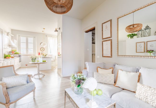 Villa in Vorno - Authentic Luxury Retreat with Private Pool  Villa in Vorno - Authentic Luxury Retreat with Private Pool