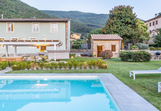 Villa in Vorno - Authentic Luxury Retreat with Private Pool  Villa in Vorno - Authentic Luxury Retreat with Private Pool