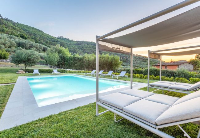 Villa in Vorno - Authentic Luxury Retreat with Private Pool  Villa in Vorno - Authentic Luxury Retreat with Private Pool