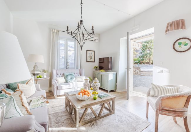 Villa in Vorno - Authentic Luxury Retreat with Private Pool  Villa in Vorno - Authentic Luxury Retreat with Private Pool