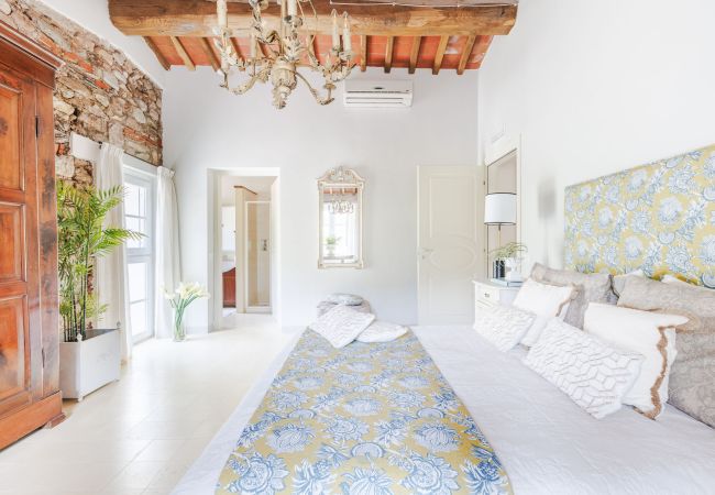 Villa in Vorno - Authentic Luxury Retreat with Private Pool  Villa in Vorno - Authentic Luxury Retreat with Private Pool
