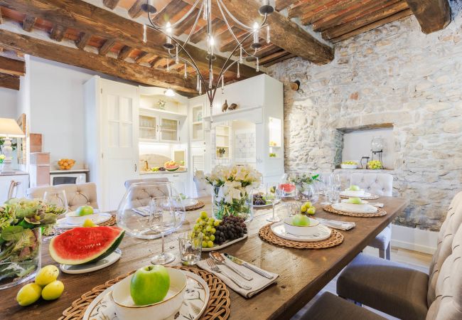 Villa in Vorno - Authentic Luxury Retreat with Private Pool  Villa in Vorno - Authentic Luxury Retreat with Private Pool