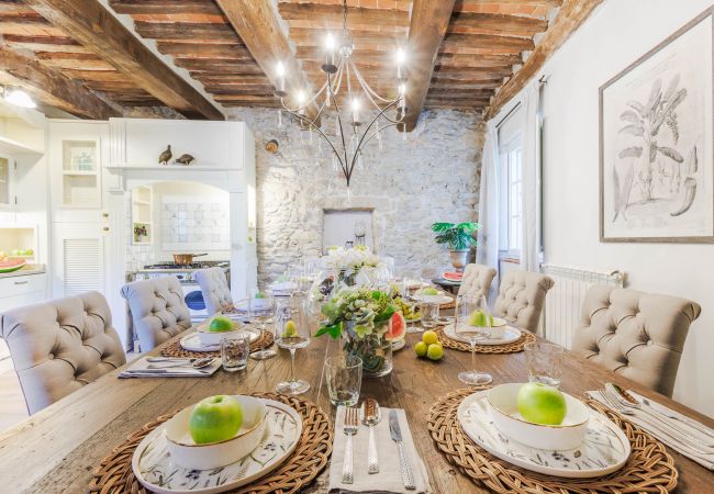 Villa in Vorno - Authentic Luxury Retreat with Private Pool  Villa in Vorno - Authentic Luxury Retreat with Private Pool