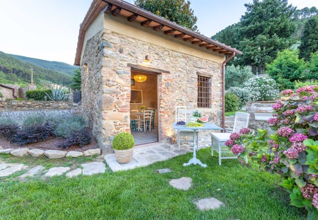 Villa in Vorno - Authentic Luxury Retreat with Private Pool  Villa in Vorno - Authentic Luxury Retreat with Private Pool