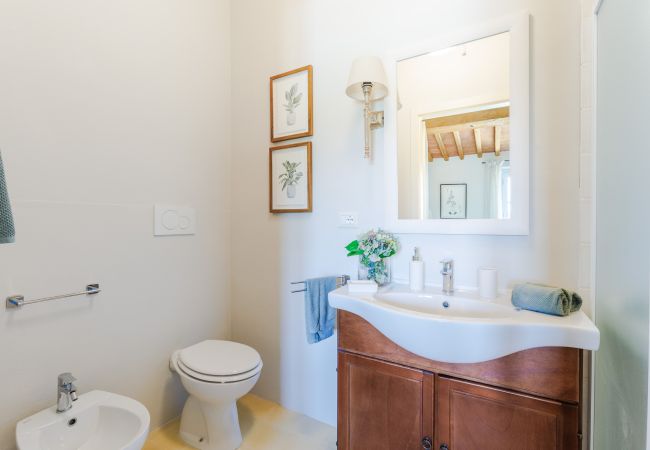 Villa in Vorno - Authentic Luxury Retreat with Private Pool  Villa in Vorno - Authentic Luxury Retreat with Private Pool