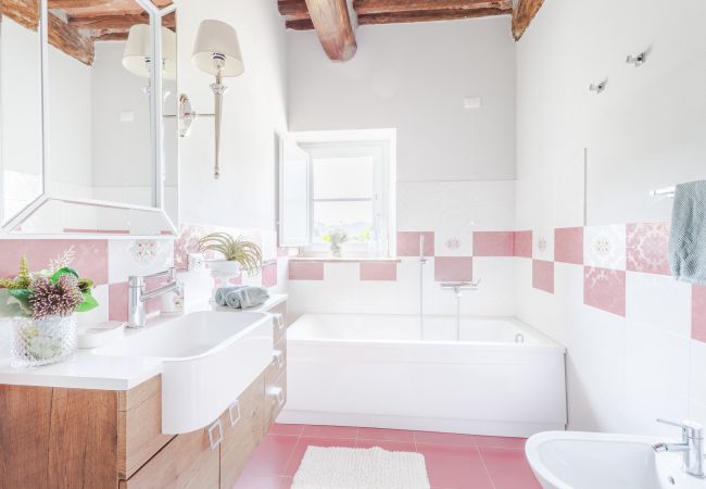 Villa in Vorno - Authentic Luxury Retreat with Private Pool  Villa in Vorno - Authentic Luxury Retreat with Private Pool