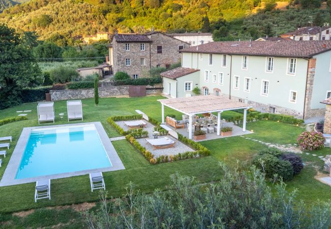 Villa in Vorno - Authentic Luxury Retreat with Private Pool  Villa in Vorno - Authentic Luxury Retreat with Private Pool