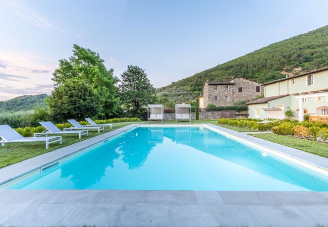 Villa in Vorno - Authentic Luxury Retreat with Private Pool  Villa in Vorno - Authentic Luxury Retreat with Private Pool