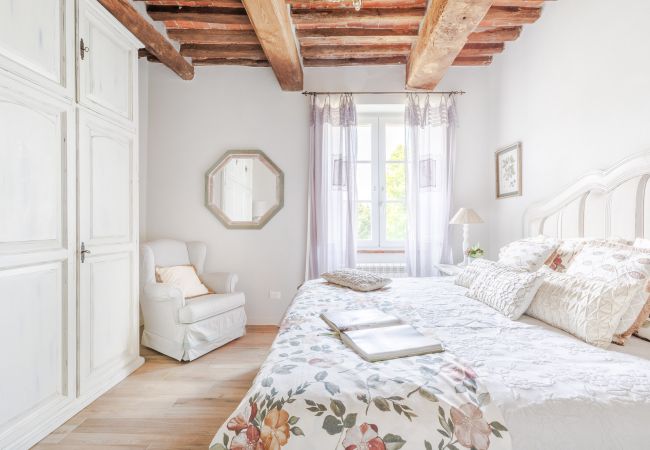 Villa in Vorno - Authentic Luxury Retreat with Private Pool  Villa in Vorno - Authentic Luxury Retreat with Private Pool