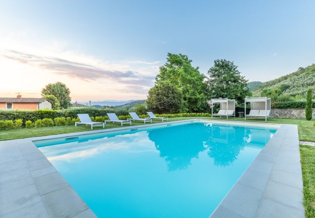 Villa in Vorno - Authentic Luxury Retreat with Private Pool  Villa in Vorno - Authentic Luxury Retreat with Private Pool