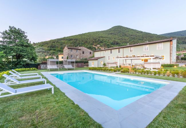 Villa in Vorno - Authentic Luxury Retreat with Private Pool  Villa in Vorno - Authentic Luxury Retreat with Private Pool