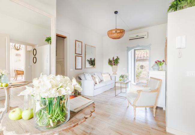 Villa in Vorno - Authentic Luxury Retreat with Private Pool  Villa in Vorno - Authentic Luxury Retreat with Private Pool