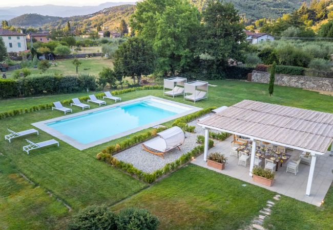 Villa in Vorno - Authentic Luxury Retreat with Private Pool  Villa in Vorno - Authentic Luxury Retreat with Private Pool