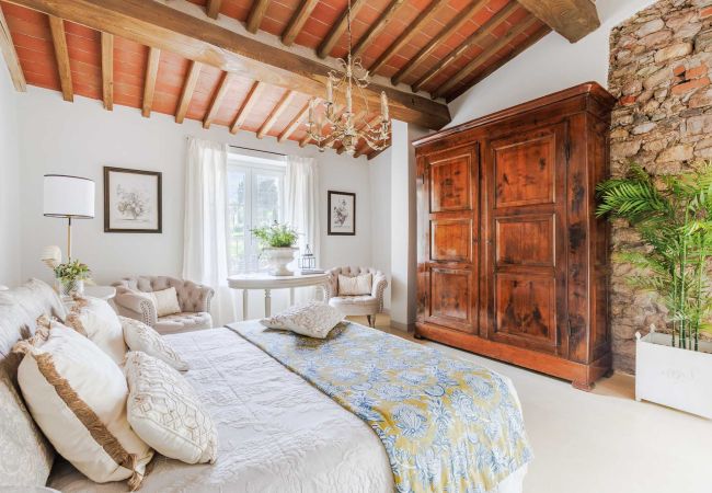 Villa in Vorno - Authentic Luxury Retreat with Private Pool  Villa in Vorno - Authentic Luxury Retreat with Private Pool