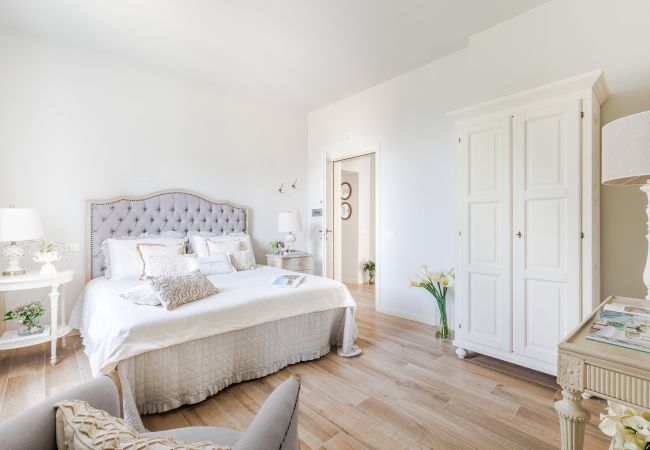 Villa in Vorno - Authentic Luxury Retreat with Private Pool  Villa in Vorno - Authentic Luxury Retreat with Private Pool