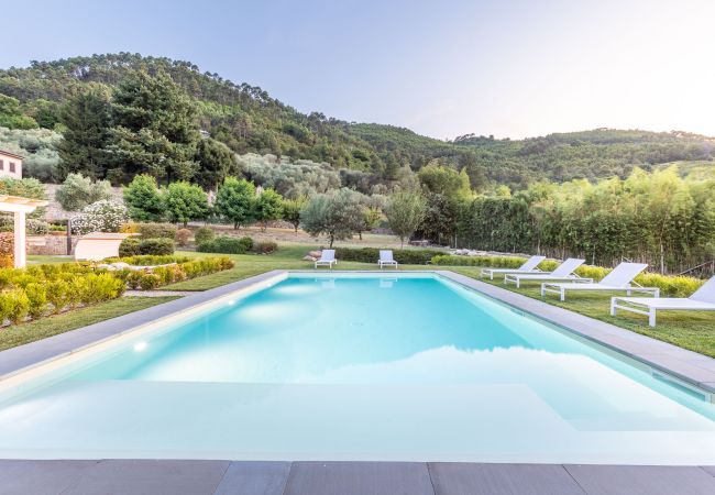 Villa in Vorno - Authentic Luxury Retreat with Private Pool  Villa in Vorno - Authentic Luxury Retreat with Private Pool
