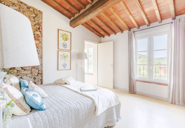 Villa in Vorno - Authentic Luxury Retreat with Private Pool  Villa in Vorno - Authentic Luxury Retreat with Private Pool