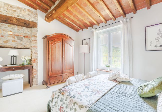 Villa in Vorno - Authentic Luxury Retreat with Private Pool  Villa in Vorno - Authentic Luxury Retreat with Private Pool
