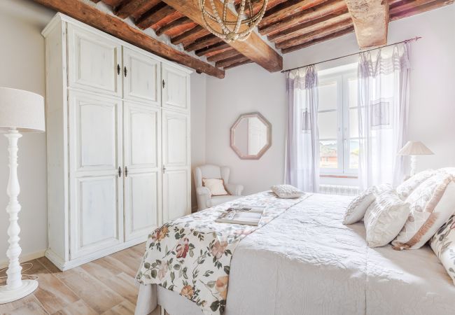Villa in Vorno - Authentic Luxury Retreat with Private Pool  Villa in Vorno - Authentic Luxury Retreat with Private Pool