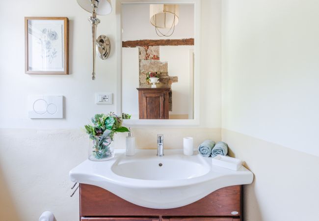 Villa in Vorno - Authentic Luxury Retreat with Private Pool  Villa in Vorno - Authentic Luxury Retreat with Private Pool