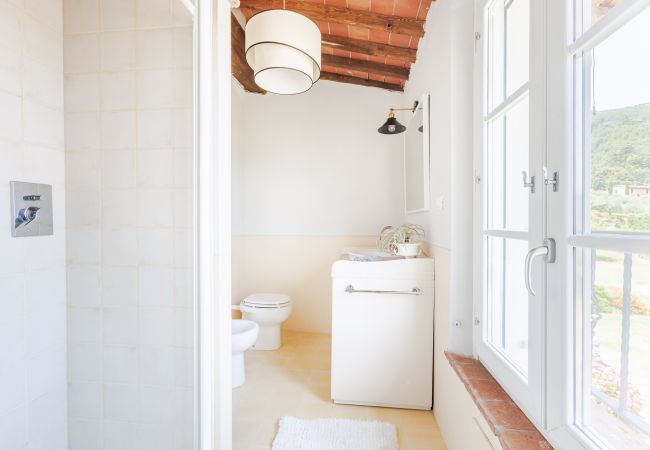 Villa in Vorno - Authentic Luxury Retreat with Private Pool  Villa in Vorno - Authentic Luxury Retreat with Private Pool
