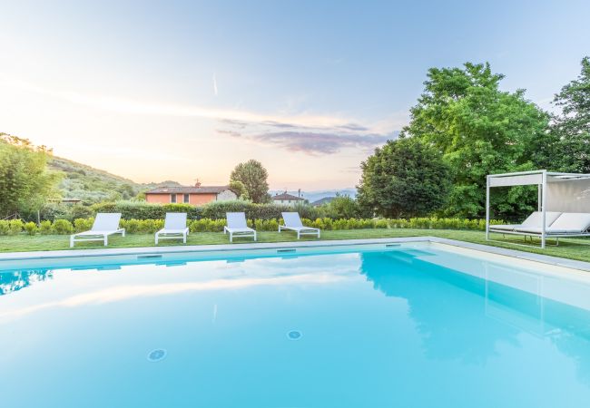 Villa in Vorno - Authentic Luxury Retreat with Private Pool  Villa in Vorno - Authentic Luxury Retreat with Private Pool