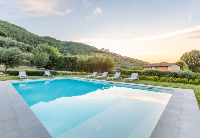 Villa in Vorno - Authentic Luxury Retreat with Private Pool  Villa in Vorno - Authentic Luxury Retreat with Private Pool