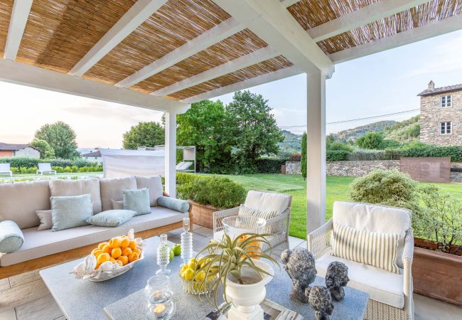 Villa in Vorno - Authentic Luxury Retreat with Private Pool  Villa in Vorno - Authentic Luxury Retreat with Private Pool