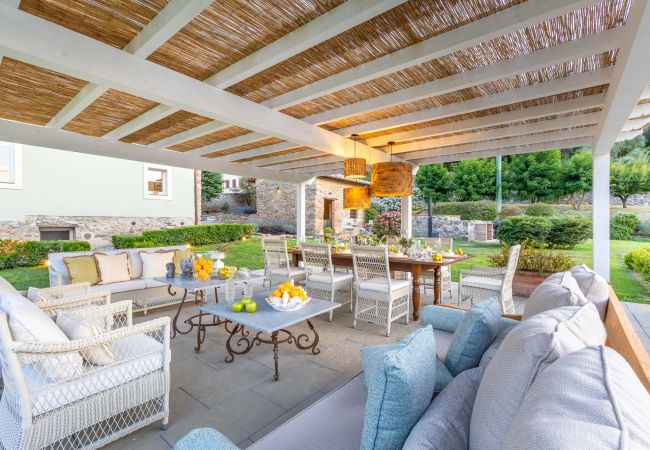 Villa in Vorno - Authentic Luxury Retreat with Private Pool  Villa in Vorno - Authentic Luxury Retreat with Private Pool