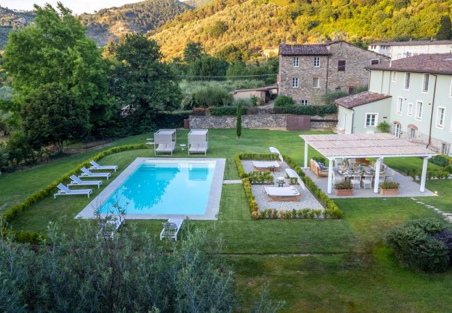 Villa in Vorno - Authentic Luxury Retreat with Private Pool  Villa in Vorno - Authentic Luxury Retreat with Private Pool