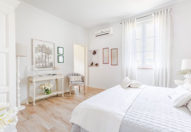Villa in Vorno - Authentic Luxury Retreat with Private Pool  Villa in Vorno - Authentic Luxury Retreat with Private Pool