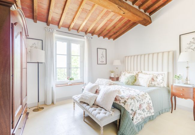 Villa in Vorno - Authentic Luxury Retreat with Private Pool  Villa in Vorno - Authentic Luxury Retreat with Private Pool