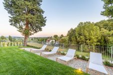 Villa in Lucca - Authentic Tuscan Getaway with Pool