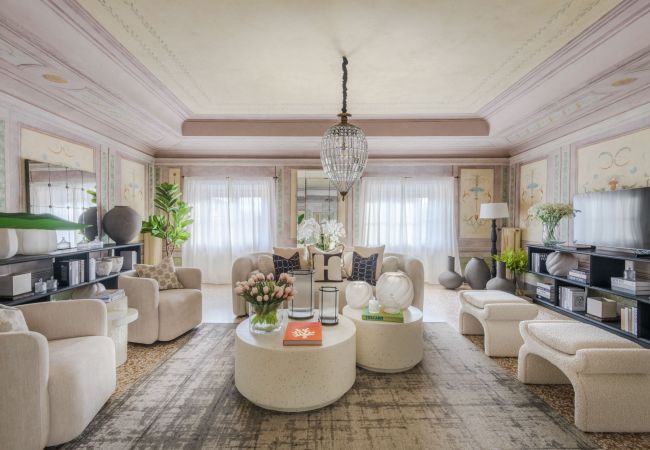 Ferienwohnung in Lucca - Luxury 4 bedrooms 4 bathrooms Penthouse with Terrace and Elevator