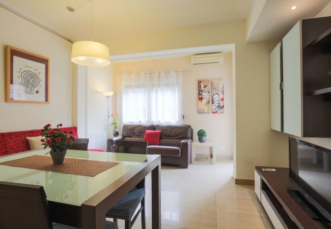 Groot en licht appartement in de wijk Sant Antoni, Barcelona