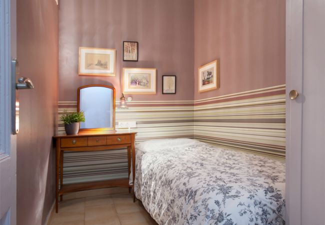 Appartement in Barcelona - SANT ANTONI, piso bonito, tranquilo y muy bien situado en Barcelona centro. Appartement in Barcelona - SANT ANTONI, piso bonito, tranquilo y muy bien situado en Barcelona centro.