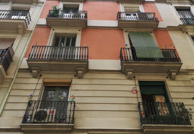 Appartement in Barcelona - SANT ANTONI, piso bonito, tranquilo y muy bien situado en Barcelona centro. Appartement in Barcelona - SANT ANTONI, piso bonito, tranquilo y muy bien situado en Barcelona centro.