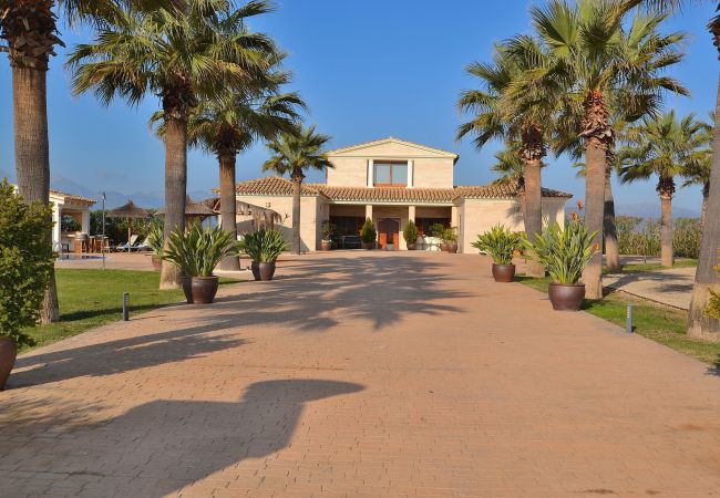 Villa in Sa Pobla - Son Manyo 261 magnífica villa con piscina privada, gran zona exterior, zona infantil y aire acondicionado Villa in Sa Pobla - Son Manyo 261 magnífica villa con piscina privada, gran zona exterior, zona infantil y aire acondicionado