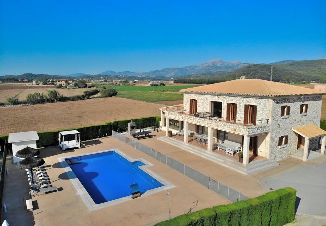 Finca in Sa Pobla - Rey del Campo 140 lujosa villa con piscina privada, aire acondicionado, jardín y zona barbacoa Finca in Sa Pobla - Rey del Campo 140 lujosa villa con piscina privada, aire acondicionado, jardín y zona barbacoa