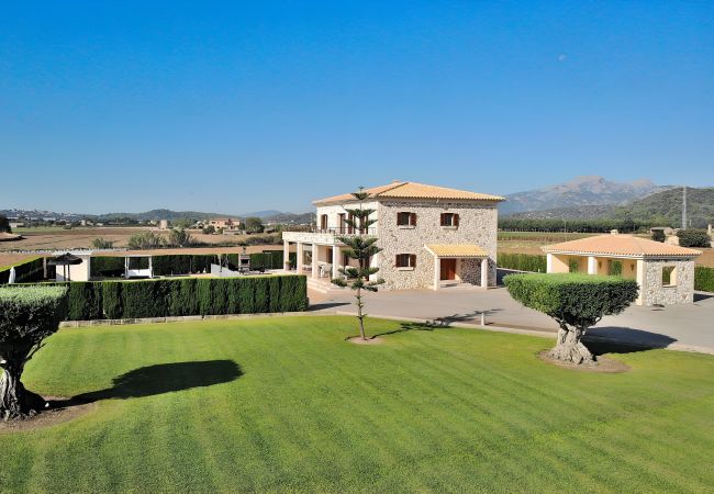 Finca in Sa Pobla - Rey del Campo 140 lujosa villa con piscina privada, aire acondicionado, jardín y zona barbacoa Finca in Sa Pobla - Rey del Campo 140 lujosa villa con piscina privada, aire acondicionado, jardín y zona barbacoa