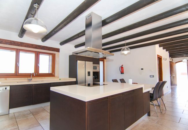 Finca in Sa Pobla - Rey del Campo 140 lujosa villa con piscina privada, aire acondicionado, jardín y zona barbacoa Finca in Sa Pobla - Rey del Campo 140 lujosa villa con piscina privada, aire acondicionado, jardín y zona barbacoa