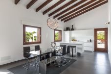 Finca in Llubi - Son Calet 156 moderna villa con piscina privada, jardín, zona barbacoa y aire acondicionado