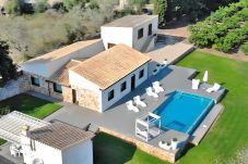 Finca in Llubi - Son Calet 156 moderna villa con piscina privada, jardín, zona barbacoa y aire acondicionado