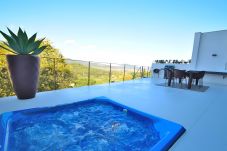 Huis in Buger - Montblau 049 exclusiva villa con piscina privada, jacuzzi, barbacoa y aire acondicionado