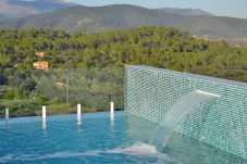 Huis in Buger - Montblau 049 exclusiva villa con piscina privada, jacuzzi, barbacoa y aire acondicionado