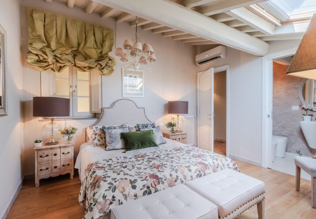 Appartement in Lucca - Unwind Yourself on a Panoramic Terrace inside Lucca Appartement in Lucca - Unwind Yourself on a Panoramic Terrace inside Lucca