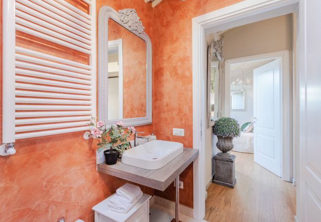 Appartement in Lucca - Unwind Yourself on a Panoramic Terrace inside Lucca Appartement in Lucca - Unwind Yourself on a Panoramic Terrace inside Lucca