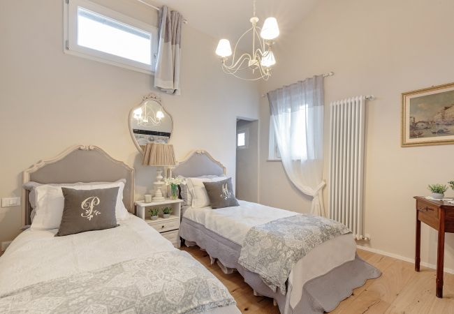 Appartement in Lucca - CASA UCCELLINI Apartment with a Romantic Terrace Appartement in Lucca - CASA UCCELLINI Apartment with a Romantic Terrace