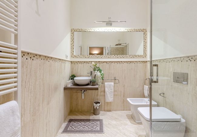 Appartement in Lucca - Spacious Ground Floor Apartment with Private Garden Inside the Walls of Lucca Appartement in Lucca - Spacious Ground Floor Apartment with Private Garden Inside the Walls of Lucca