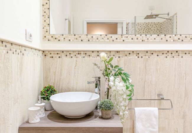 Appartement in Lucca - Spacious Ground Floor Apartment with Private Garden Inside the Walls of Lucca Appartement in Lucca - Spacious Ground Floor Apartment with Private Garden Inside the Walls of Lucca